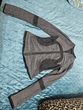 Lululemon Reversible Jacket 'Find Your Bliss' Black /Heather Gray Size 4